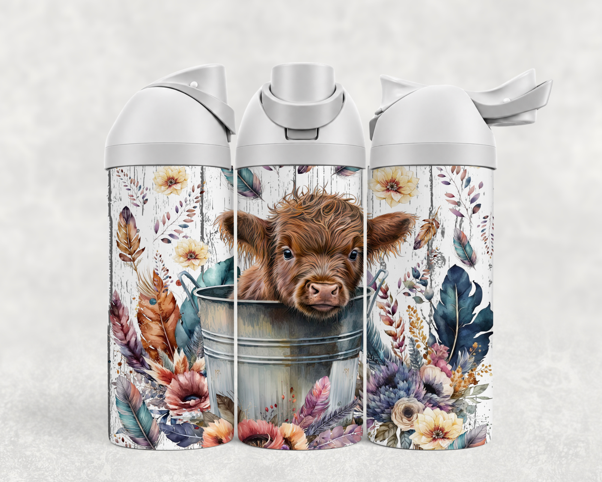 Bouteille Wave 24 oz personnalisée – Bébé Highland dans un seau, plumes et fleurs