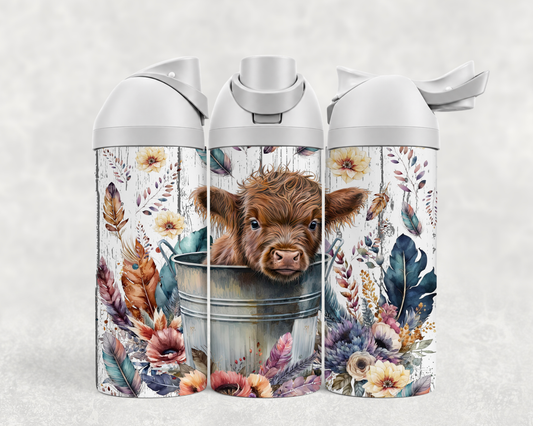 Bouteille Wave 24 oz personnalisée – Bébé Highland dans un seau, plumes et fleurs